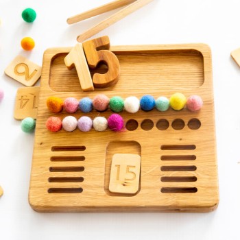 Tingkatkan Kreativitas Bayi 1 Tahun dengan 7 Sensory Play Ini