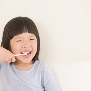 Cara Menyikat Gigi yang Benar pada si Kecil