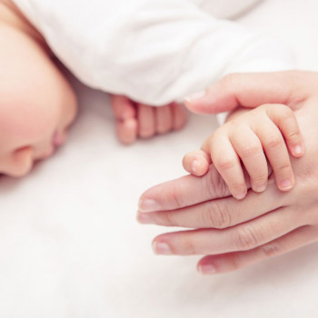 Tumbuh Kembang Optimal, Ini Pola Tidur Tepat Bayi 0-12 Bulan