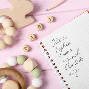 115 Ide Nama Bayi Perempuan Modern Cantik dan Penuh Makna