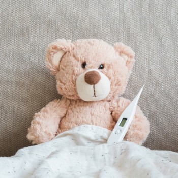 Gejala dan Pertolongan Pertama yang Tepat untuk Bayi Demam