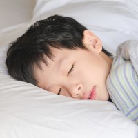 Si Kecil Suka Mendengkur? Waspada Gejala Gangguan Tidur Ini!
