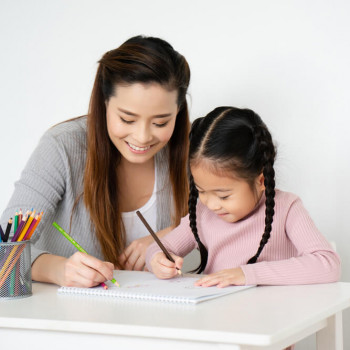Cara Menyenangkan Belajar Menulis untuk Si Kecil
