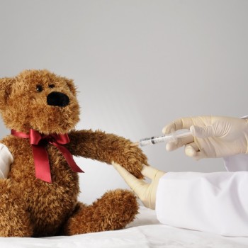 Ini 5 Cara Mengatasi Bekas Imunisasi Bayi Berwarna Biru