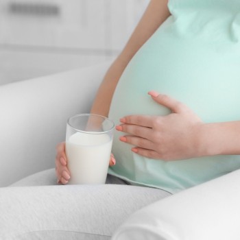 6 Kandungan Nutrisi Susu Ibu Hamil Trimester 2 yang Bagus