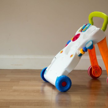 Bu, Coba 7 Cara Ini untuk Membantu Si Kecil Cepat Berjalan