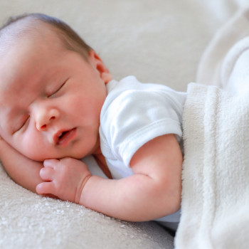 5 Cara Tepat Mengatur Jam Tidur Bayi