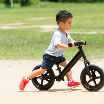 Ini Alasan Balance Bike Penting untuk Latih Motorik Anak