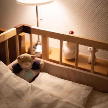12 Cara Menidurkan Bayi Susah Tidur yang Efektif