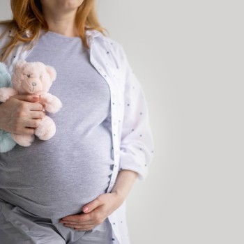 8 Tanda Kehamilan Kembar yang Wajib Diketahui Ibu