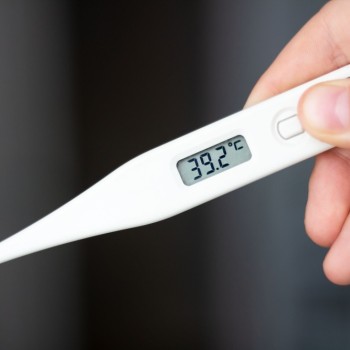 6 Cara Cepat Menurunkan Panas pada Bayi Tanpa Obat