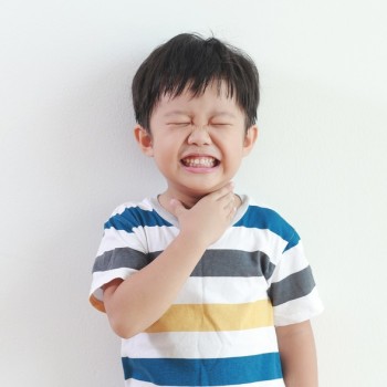 Ini 5 Cara Alami Mengobati Radang Tenggorokan pada Anak