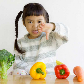 7 Cara Sederhana Atasi Si Kecil yang Benci Buah dan Sayur