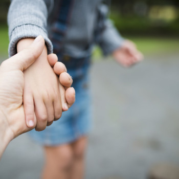 Menerapkan Pola Asuh yang Tepat Sesuai Karakter Anak