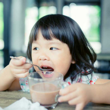 Jaga Pencernaan si Kecil dengan Susu Cokelat yang Enak