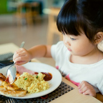 Hindari Makanan Tanpa Manfaat Bagi Si Kecil