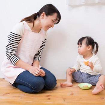 Bu, Inilah 4 Cara Membuat Anak Nyaman dengan Pengasuh
