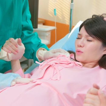 Tips Mengatasi Rasa Sakit Melahirkan Secara Alami