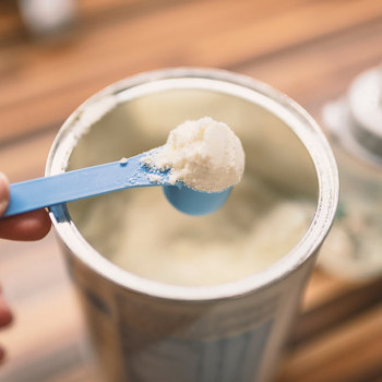 Catat, Ini Cara memilih Susu Formula yang Benar