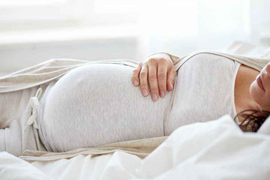 Tips Agar Ibu Hamil Tidur Lebih Nyenyak